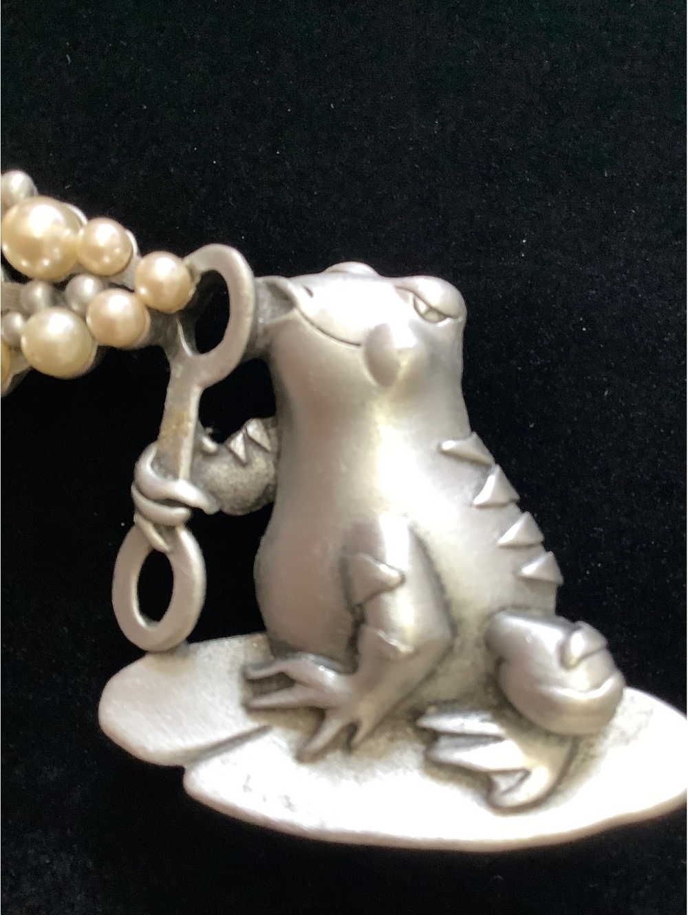Vintage JJ Jonette frog blowing bubbles Faux Pearl Silver Tone Figural Brooch